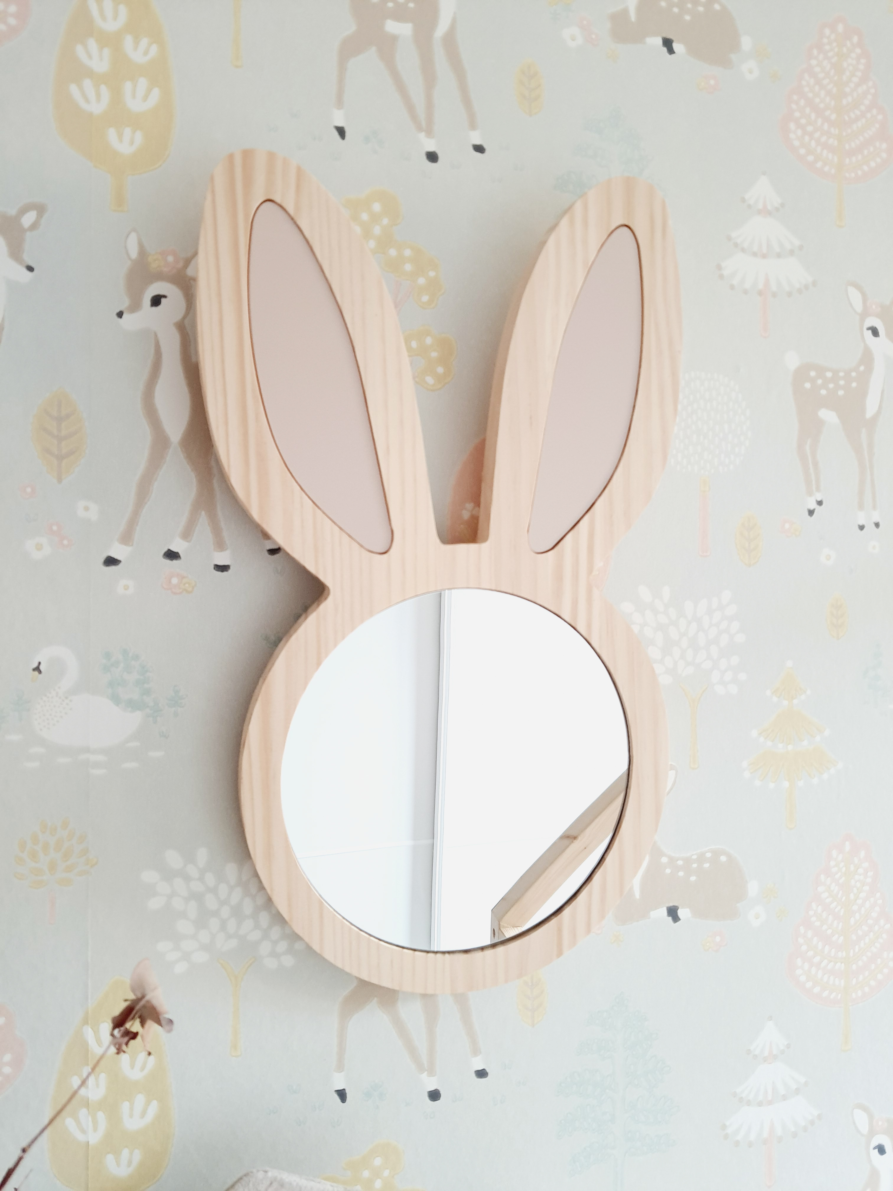 Espejo en forma de Conejo – Pistacho y Avellana