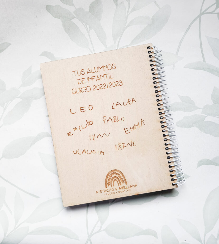 Libretas con grabado personalizado – Pistacho y Avellana