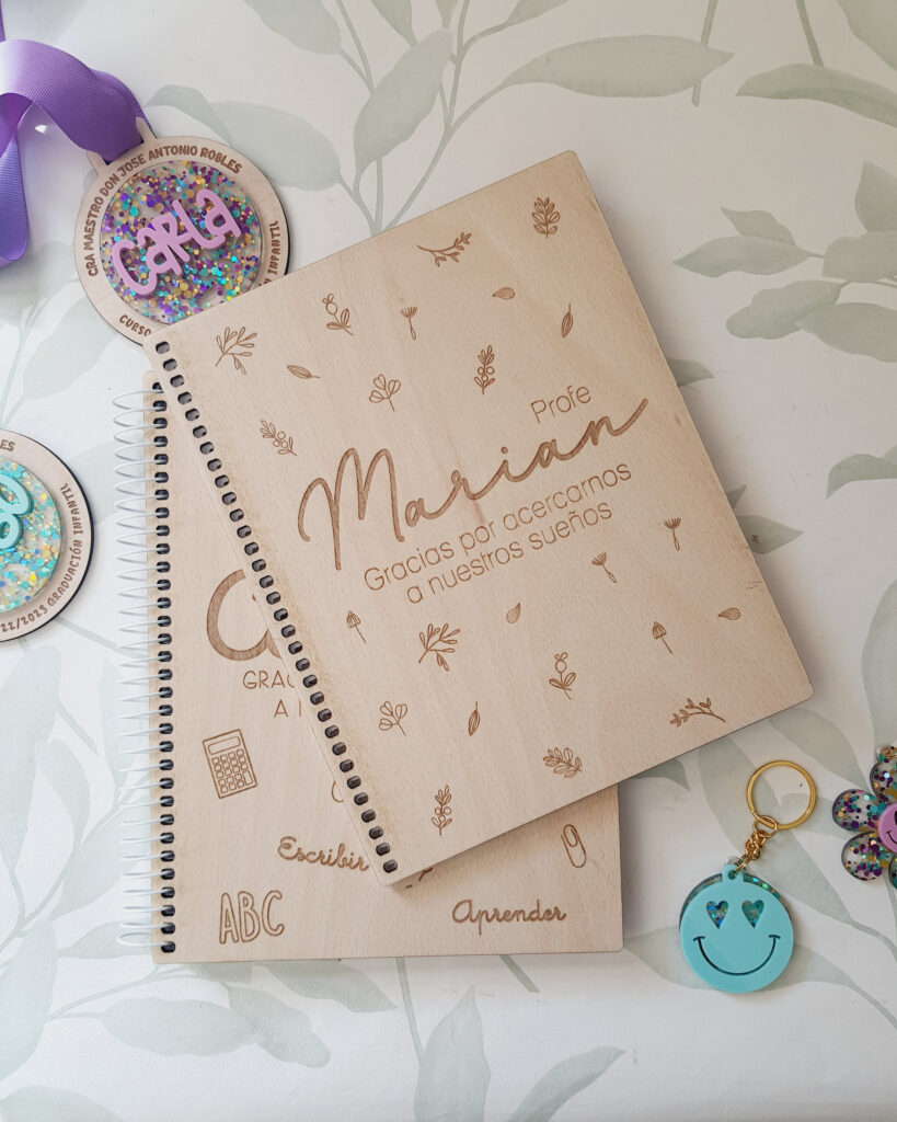 Libretas con grabado personalizado – Pistacho y Avellana