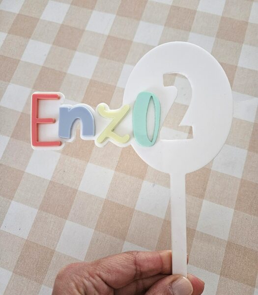 Topper personalizado con nombre de colores